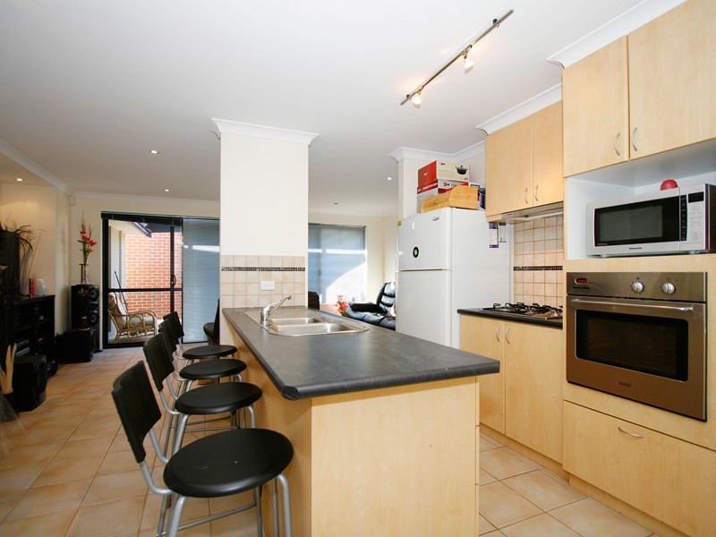 9/18 Serenity Parkway, Hammond Park WA 6164