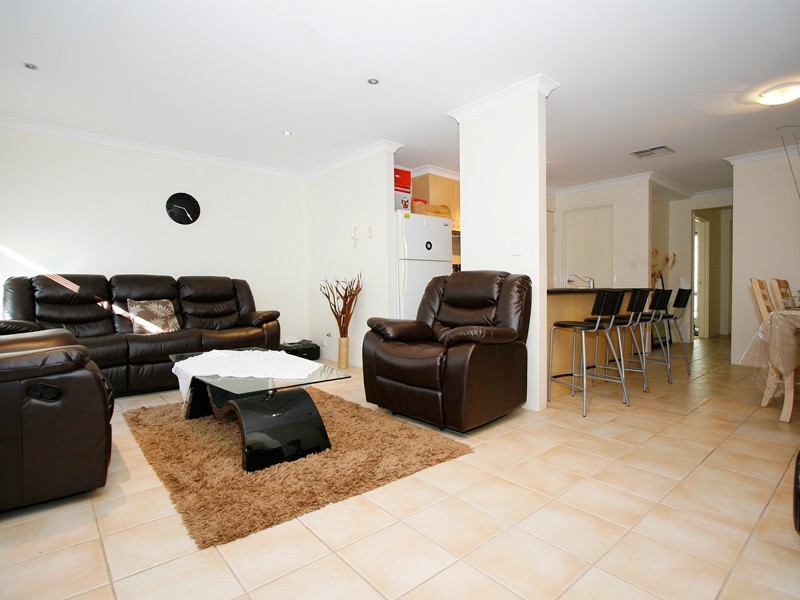 9/18 Serenity Parkway, Hammond Park WA 6164