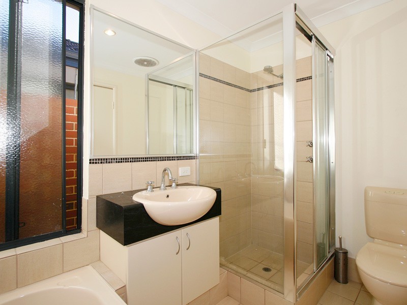 9/18 Serenity Parkway, Hammond Park WA 6164