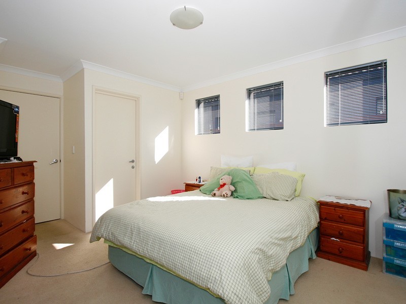 9/18 Serenity Parkway, Hammond Park WA 6164