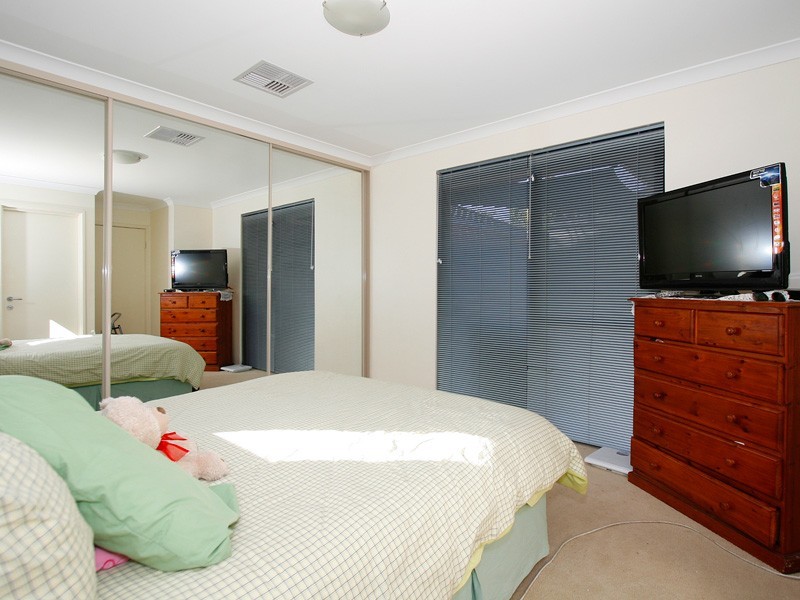 9/18 Serenity Parkway, Hammond Park WA 6164