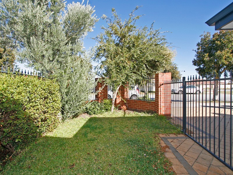 9/18 Serenity Parkway, Hammond Park WA 6164