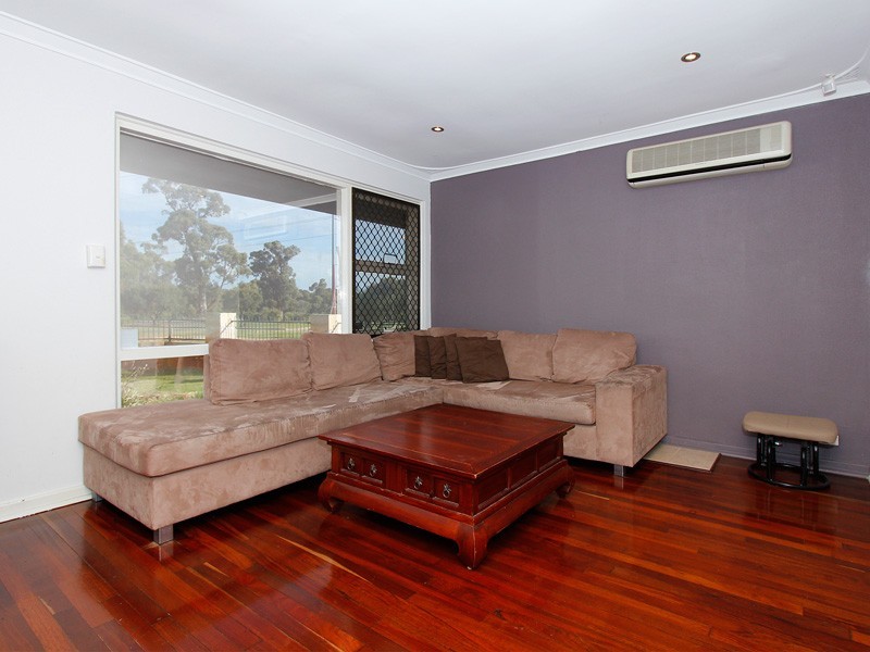 1 Butt Place, Orelia WA 6167