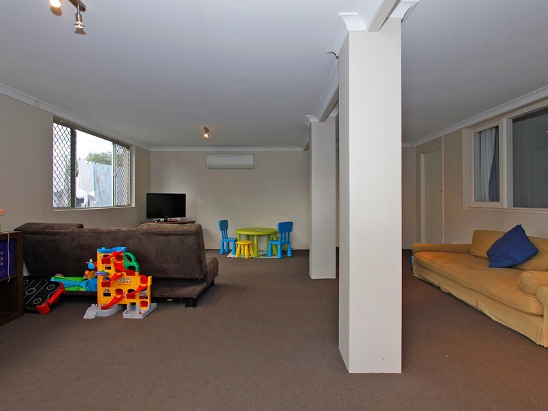 1 Butt Place, Orelia WA 6167