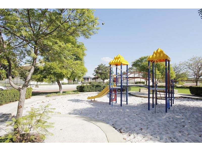 6 Richmond Entrance, Success WA 6164