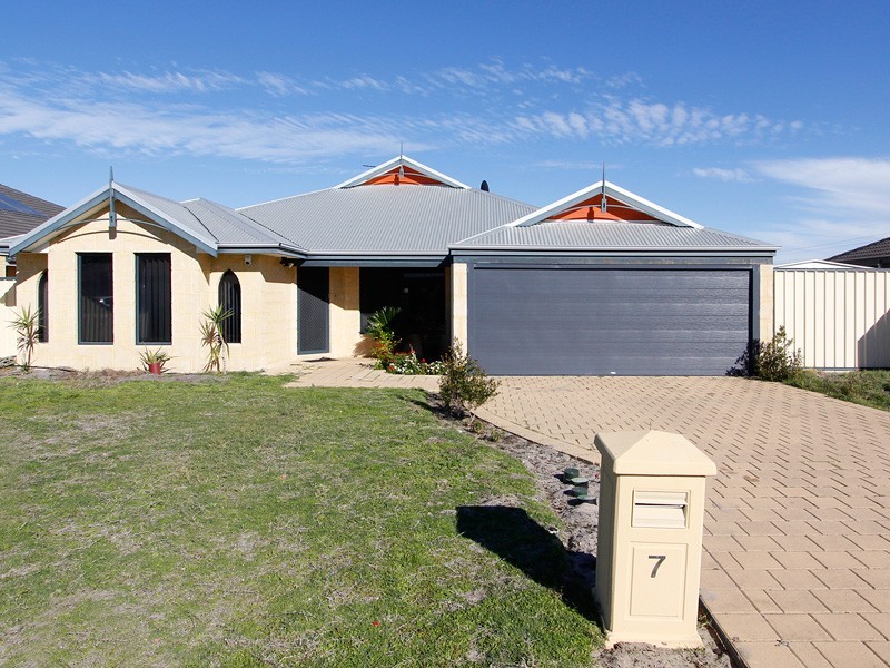 7 Montgomery Drive, Success WA 6164