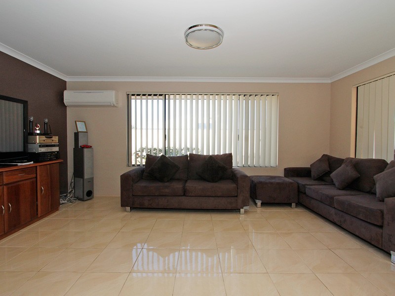 7 Montgomery Drive, Success WA 6164