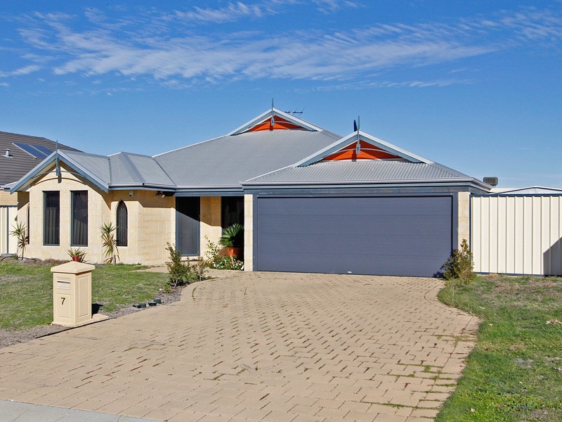 7 Montgomery Drive, Success WA 6164