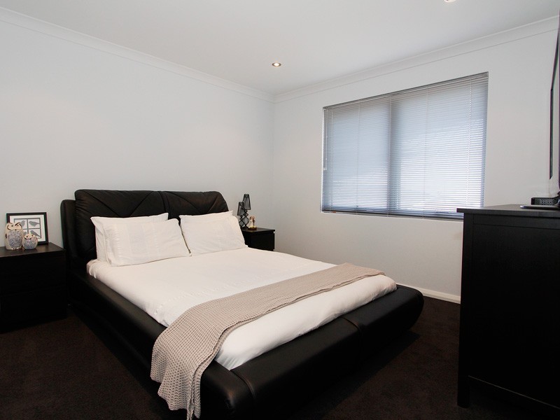 35/1 Pitta Corner, Success WA 6164