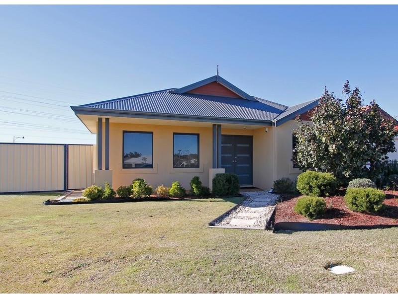 13 Sunflower Road, Success WA 6164