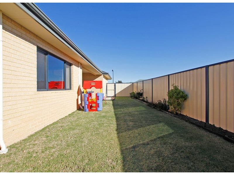 13 Sunflower Road, Success WA 6164