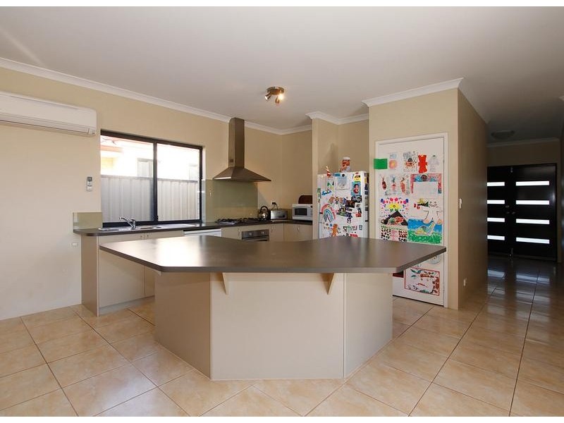 13 Sunflower Road, Success WA 6164