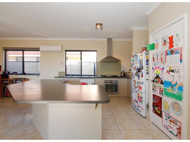 13 Sunflower Road, Success WA 6164