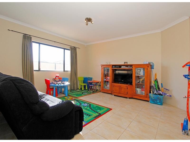 13 Sunflower Road, Success WA 6164