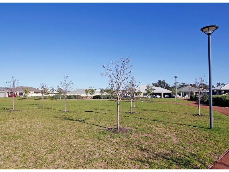 13 Sunflower Road, Success WA 6164