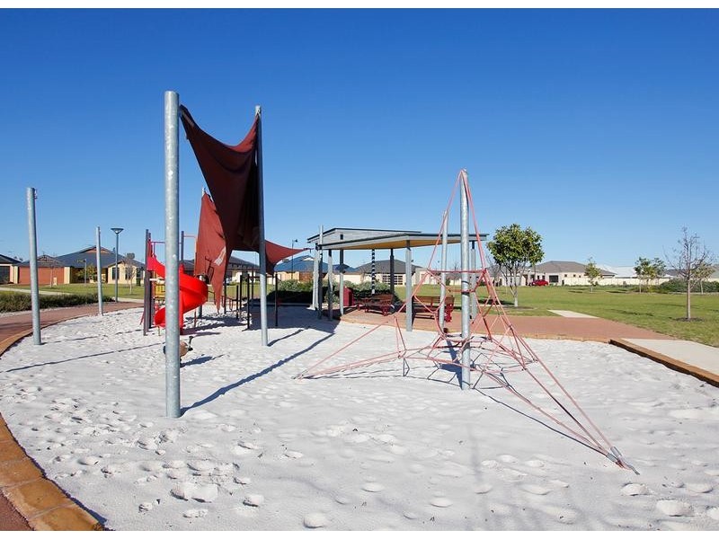 13 Sunflower Road, Success WA 6164