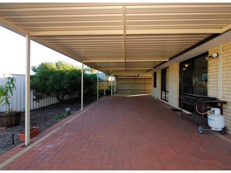 10 Breaden Pass, Success WA 6164