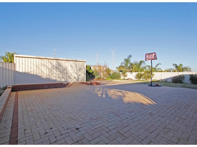 10 Breaden Pass, Success WA 6164