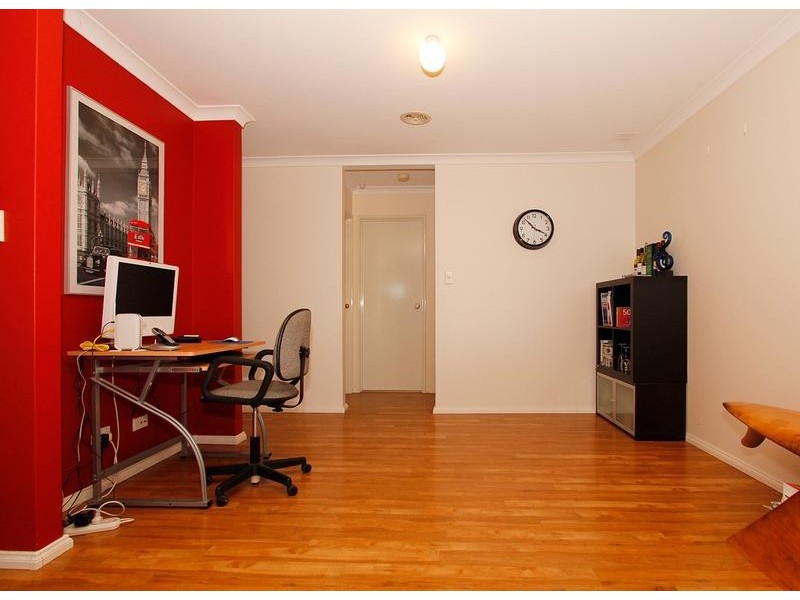 10 Breaden Pass, Success WA 6164