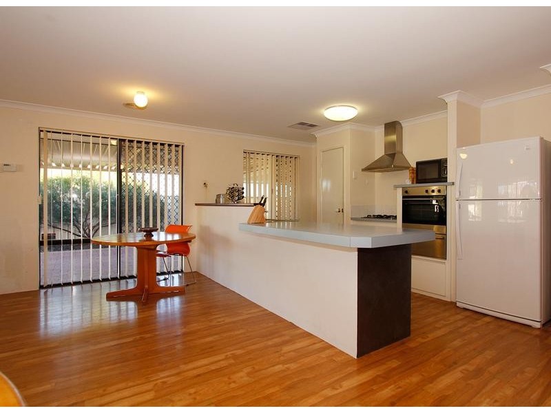 10 Breaden Pass, Success WA 6164