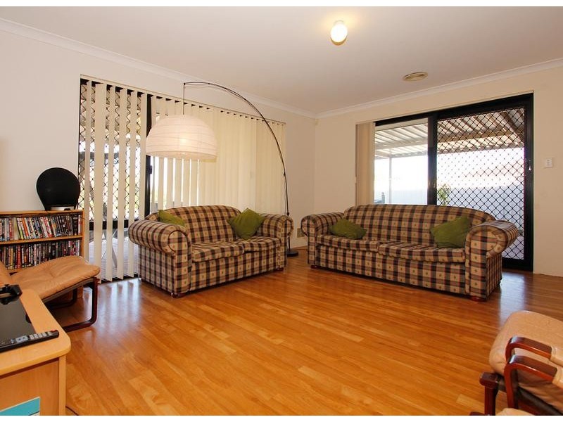 10 Breaden Pass, Success WA 6164