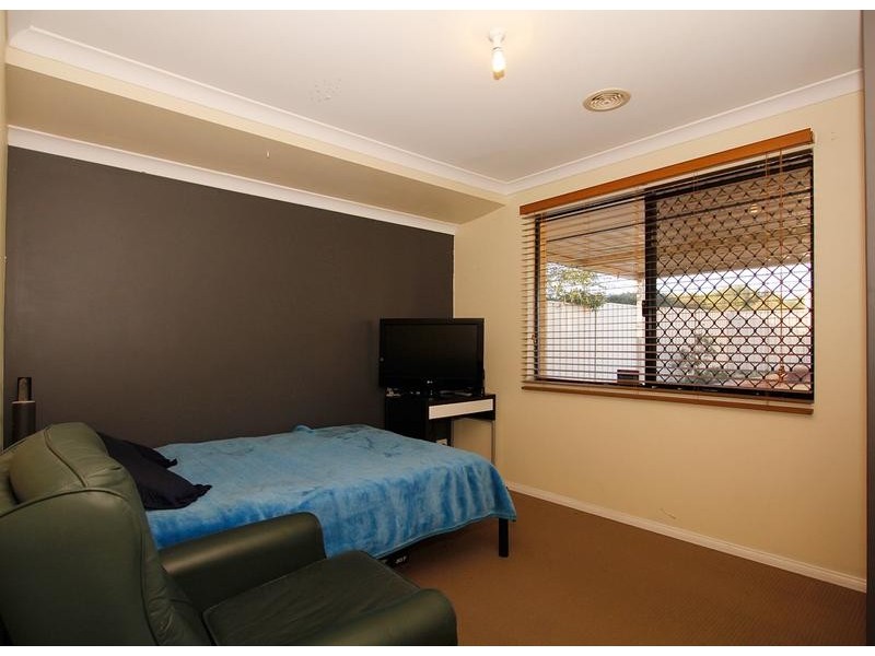 10 Breaden Pass, Success WA 6164