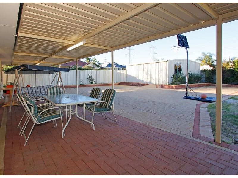 10 Breaden Pass, Success WA 6164