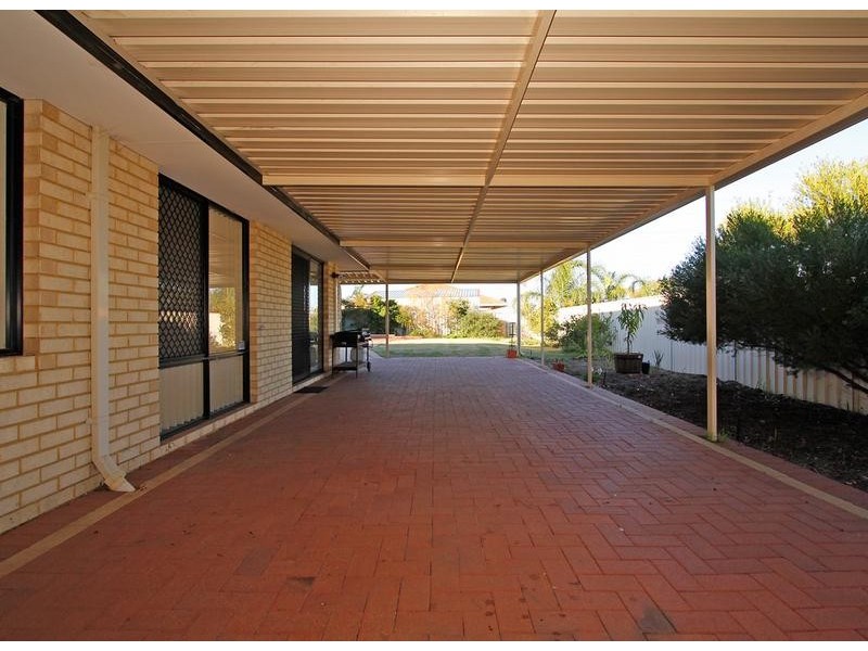 10 Breaden Pass, Success WA 6164