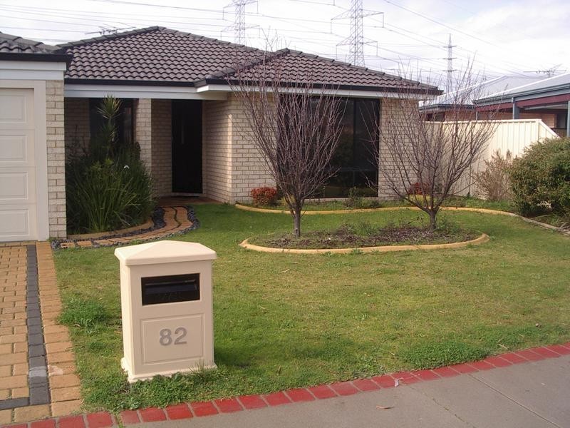 82 Baningan Avenue, Success WA 6164