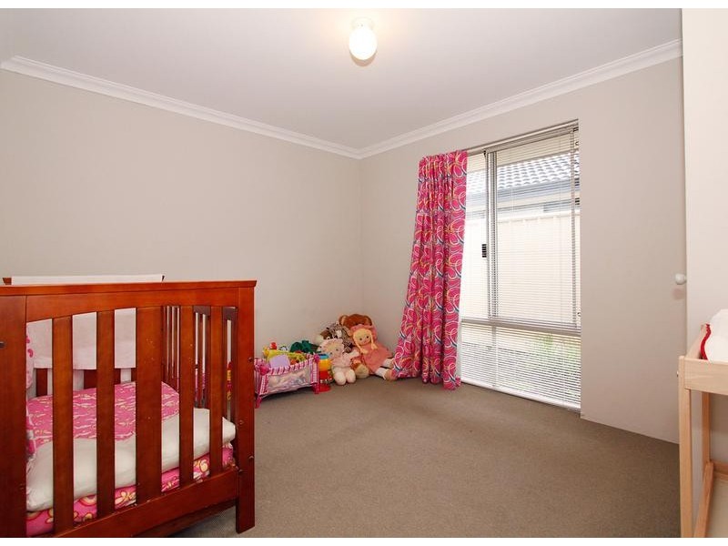 4 Deanmore Bend, Hammond Park WA 6164