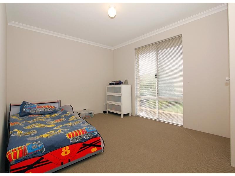 4 Deanmore Bend, Hammond Park WA 6164
