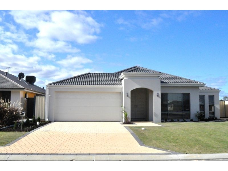 27 Oakridge Meander, Success WA 6164