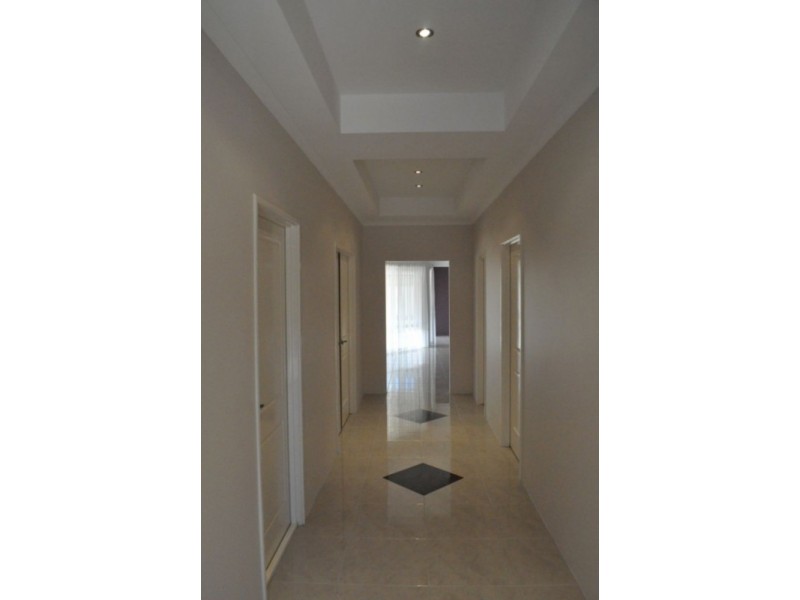 27 Oakridge Meander, Success WA 6164