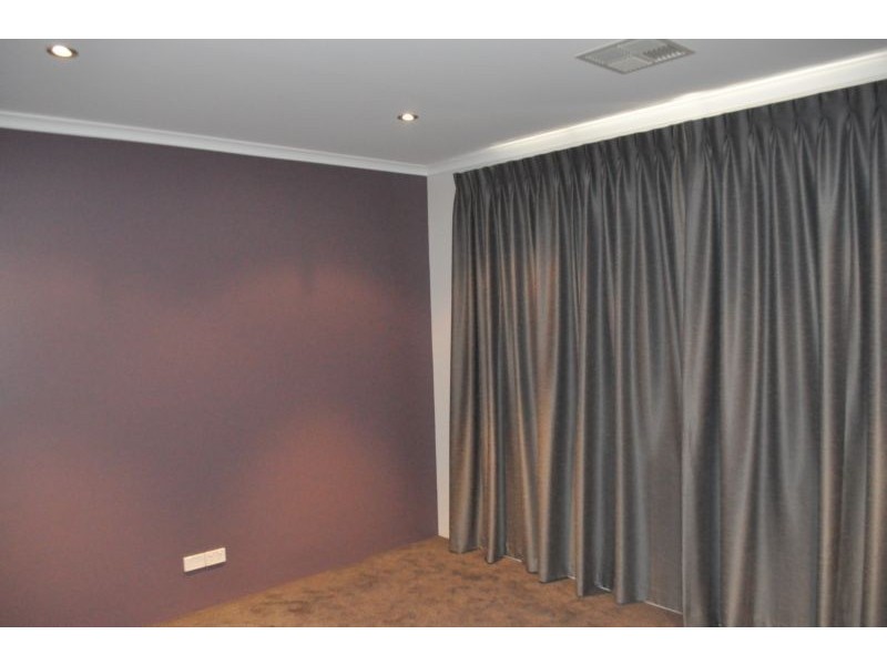 27 Oakridge Meander, Success WA 6164