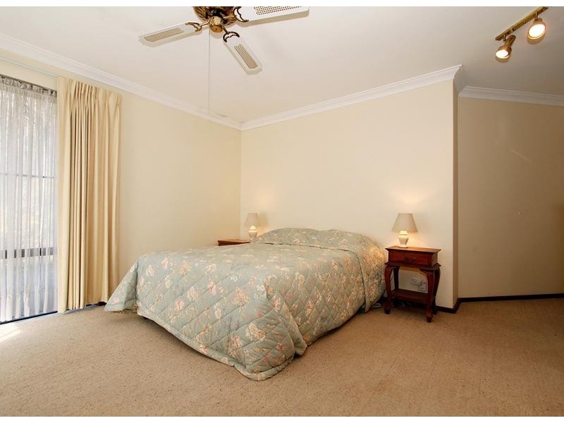 15 Glendale Crescent, Jandakot WA 6164