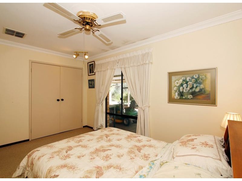 15 Glendale Crescent, Jandakot WA 6164