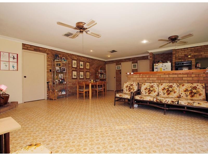 15 Glendale Crescent, Jandakot WA 6164