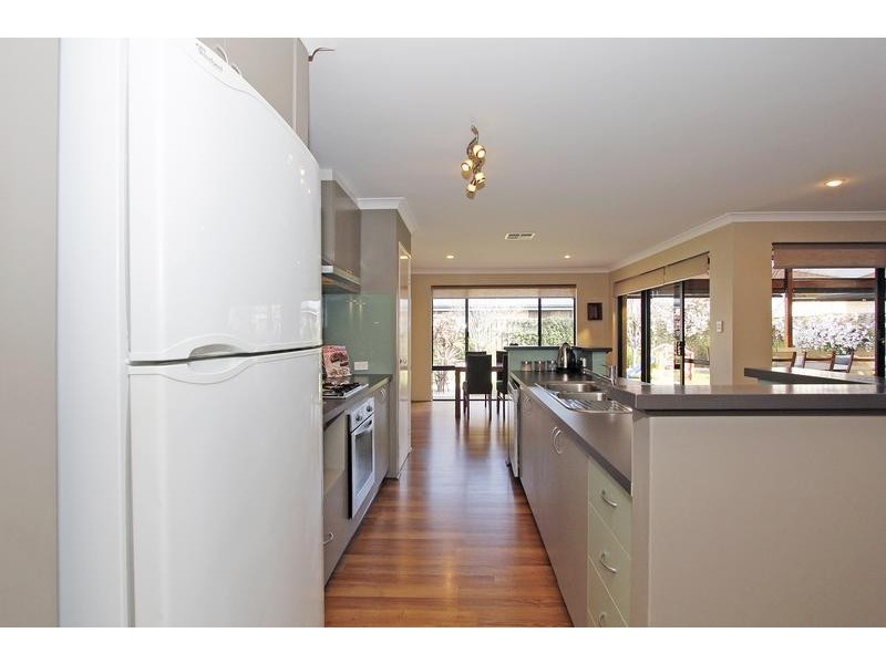 18 Murrumbidgee Drive, Hammond Park WA 6164