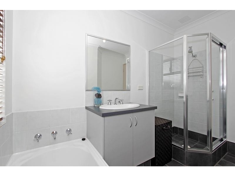 18 Murrumbidgee Drive, Hammond Park WA 6164