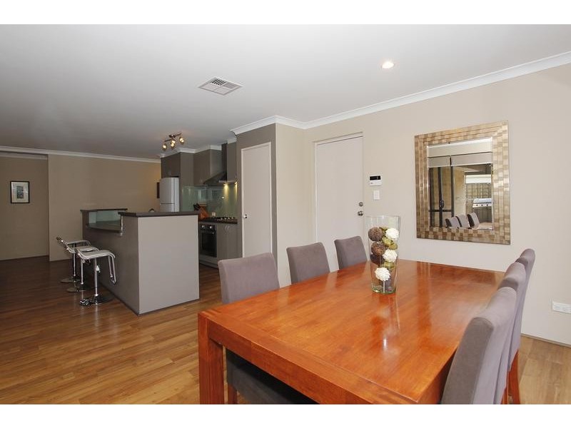 18 Murrumbidgee Drive, Hammond Park WA 6164