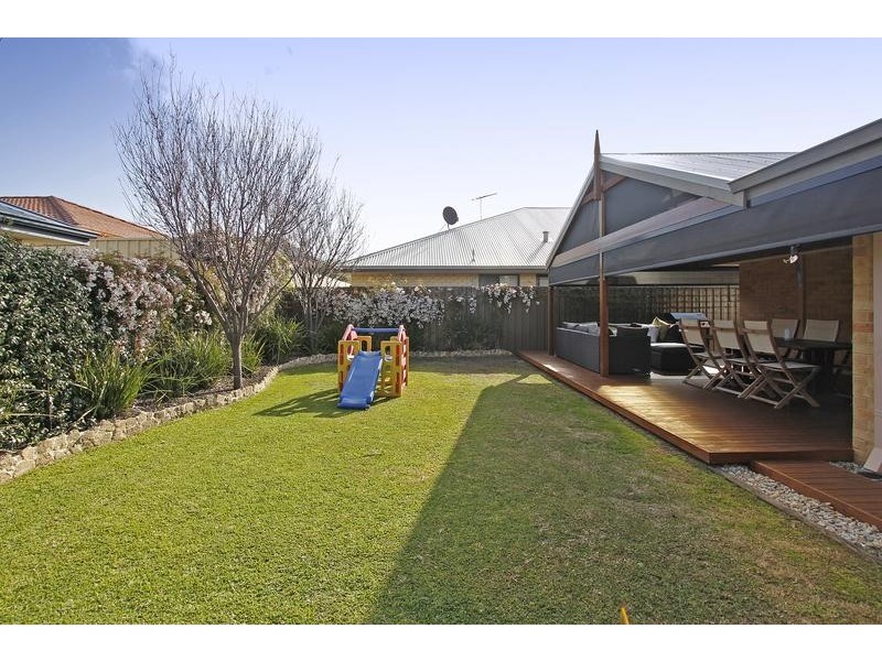 18 Murrumbidgee Drive, Hammond Park WA 6164