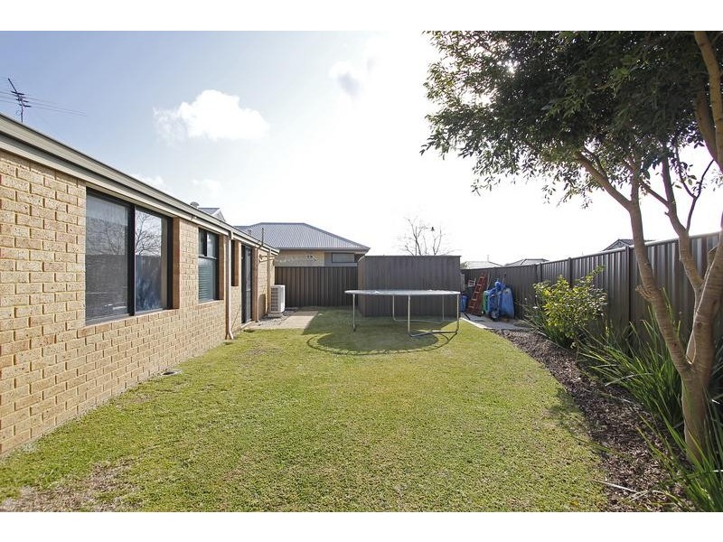 18 Murrumbidgee Drive, Hammond Park WA 6164