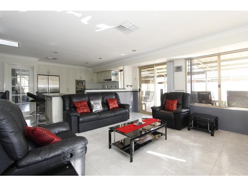 5 Hastings Court, Success WA 6164