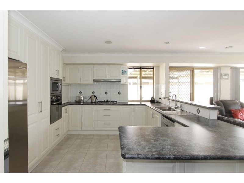 5 Hastings Court, Success WA 6164