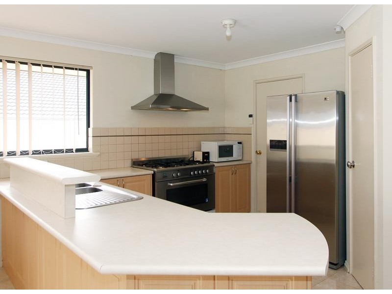 41 Baningan Avenue, Success WA 6164