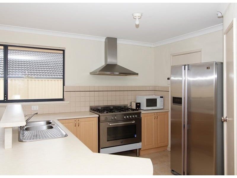 41 Baningan Avenue, Success WA 6164