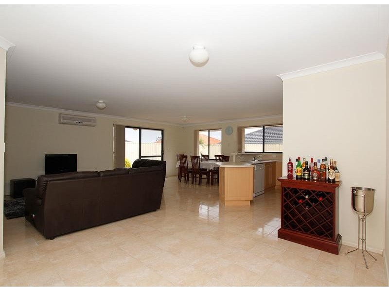 41 Baningan Avenue, Success WA 6164