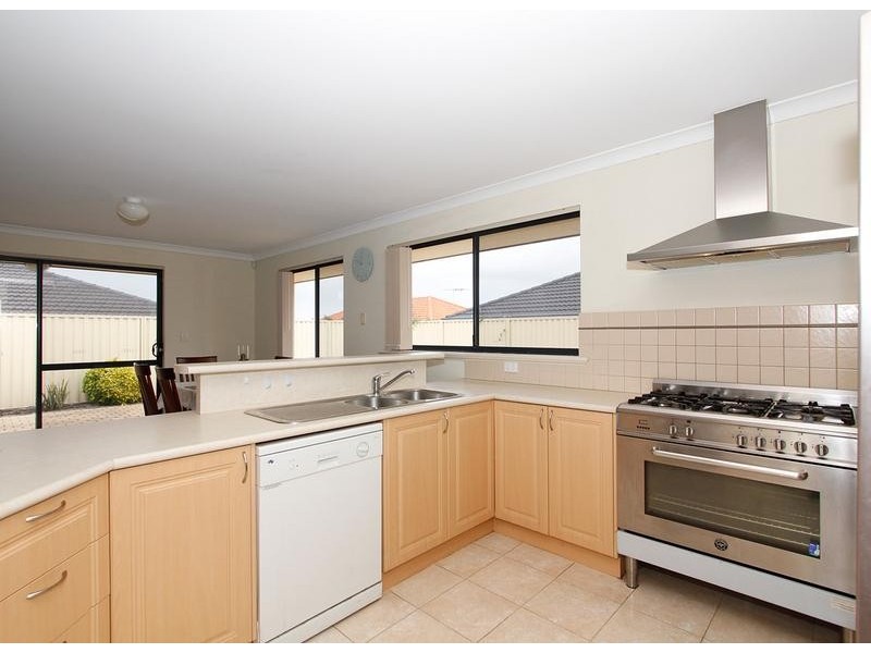 41 Baningan Avenue, Success WA 6164