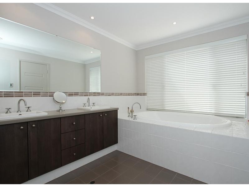 16 Grampian Crescent, Aubin Grove WA 6164