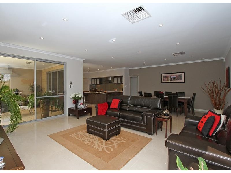 16 Grampian Crescent, Aubin Grove WA 6164